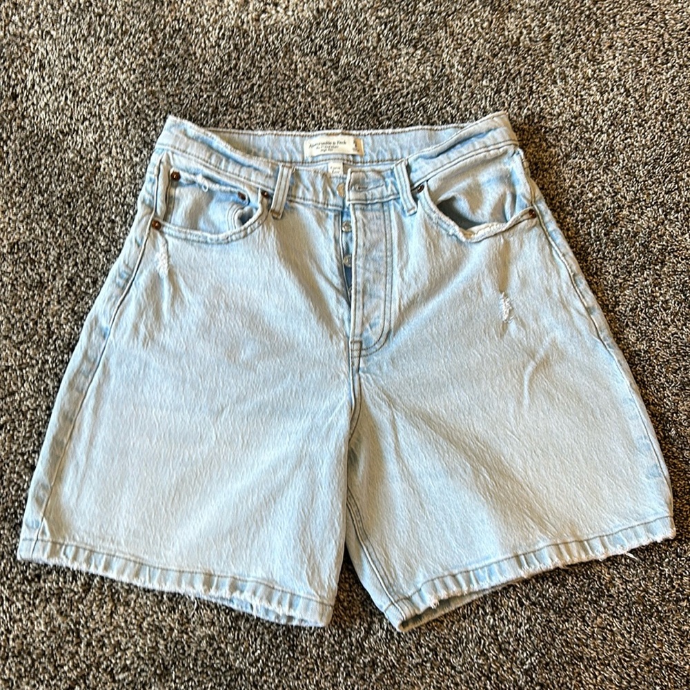 Abercrombie - High Rise 7" Dad Short - Light Wash - 28
